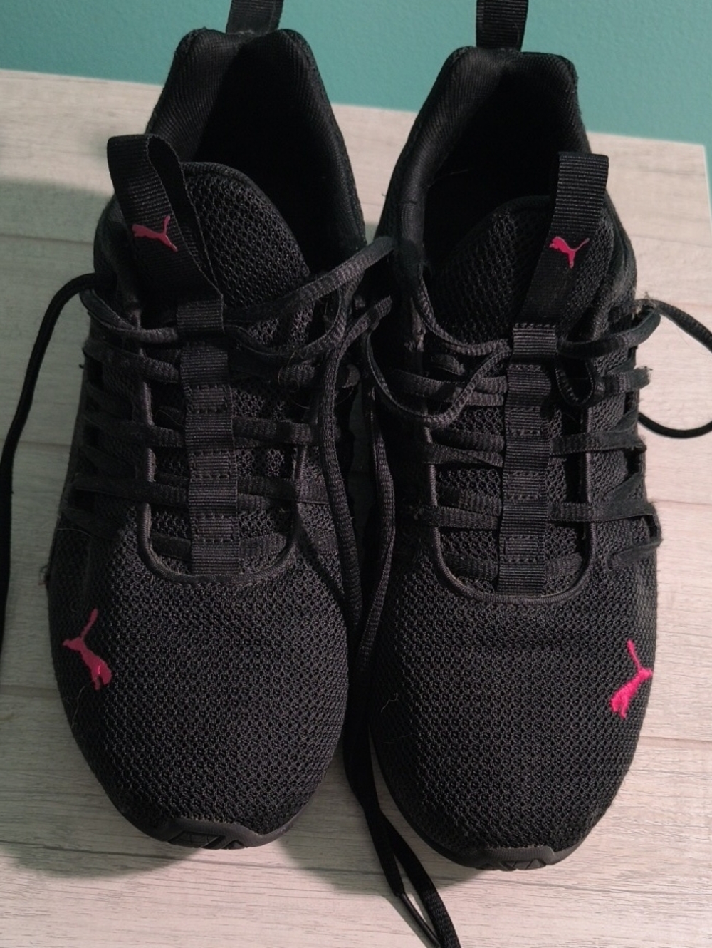 Puma Women's Black & Pink Axelion Sneakerd Size 9